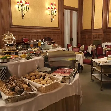 מלון Avenida Palace 5*