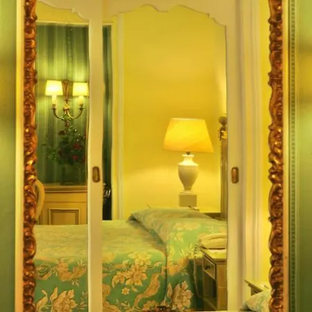 מלון Avenida Palace 5*