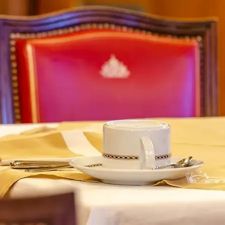 آفينيدا بالاس